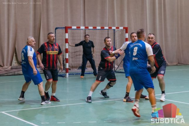 Rukomet: Održan 5. Međunarodni turnir veterana i veteranki, Osijek i Balkan ekspres podigli pehare