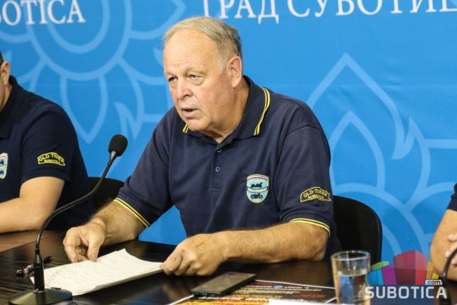 Za vikend revija oldtajmer vozila