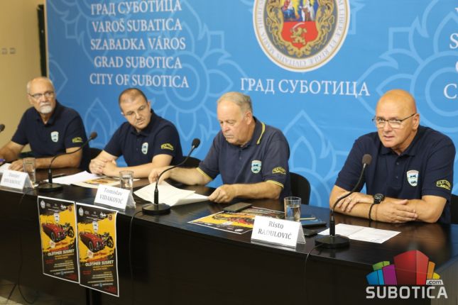 Za vikend revija oldtajmer vozila