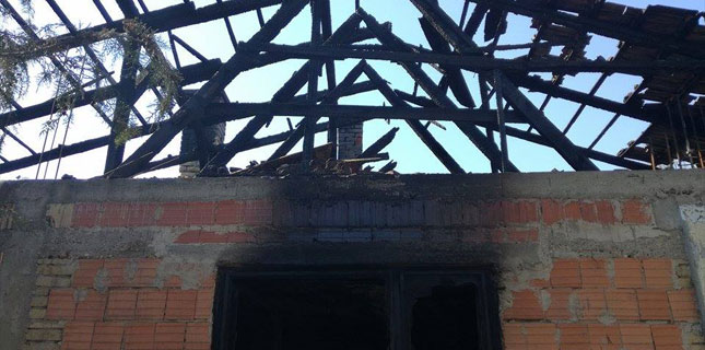 Pomozimo porodici Munćan da obnovi kuću uništenu u požaru