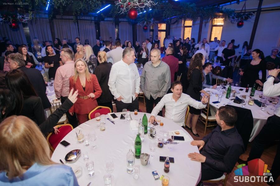 Večeri uz pesmu, sjajnu atmosferu i kvalitetnu hranu: Vila Majur otvara koncertnu sezonu