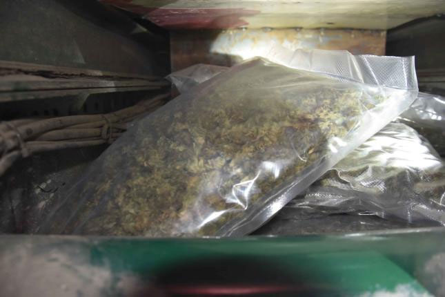 Zaplenjeno 10 kilograma marihuane, skrivene u vozilu
