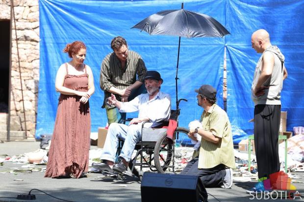 Premijera opere „Dve glave i devojka“ u petak na Letnjoj pozornici