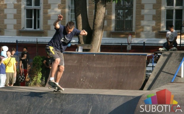 Renoviran skejt park