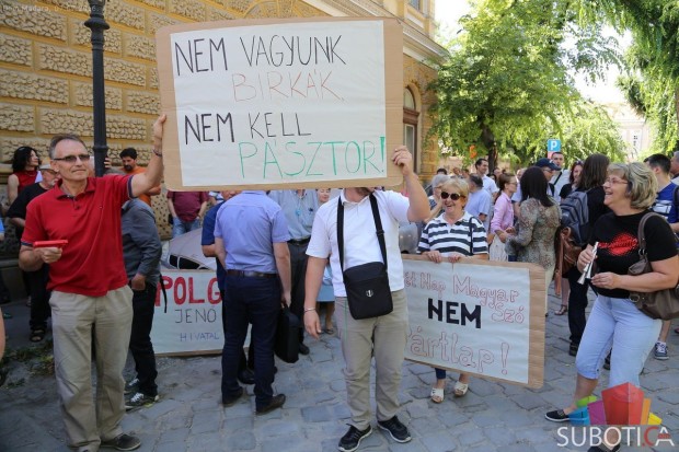 Protest novinara „Mađar Soa“ i „Het Napa“