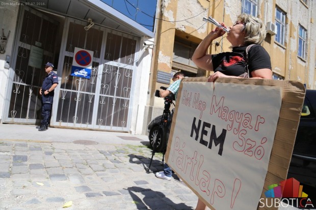 Protest novinara „Mađar Soa“ i „Het Napa“