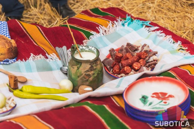 Prikazan ris - bunjevački običaj košenja žita