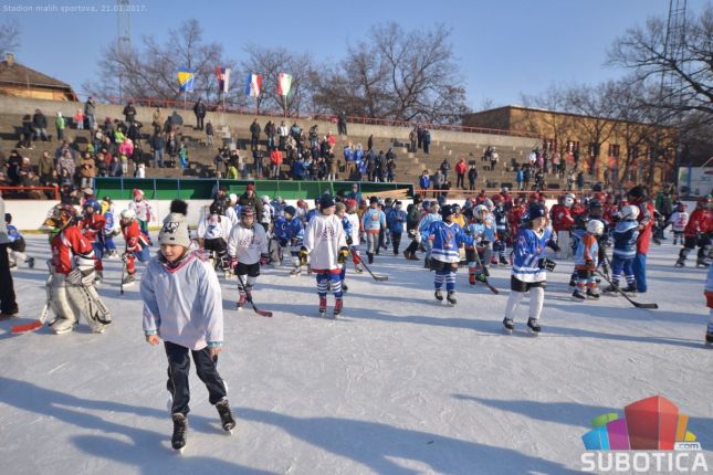Prikupljanje potpisa podrške za "ledenu dvoranu" u utorak (5. jula) na Gradskom trgu