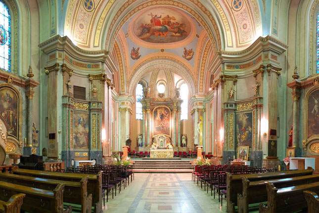 Katoličke crkve ostaju otvorene, sva javna bogosluženja, osim sahrana, su otkazana