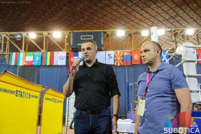 Više od dve stotine boksera na 37. "Vojvođanskoj zlatnoj rukavici"