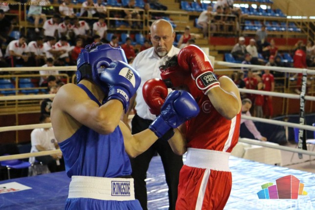 Više od dve stotine boksera na 37. "Vojvođanskoj zlatnoj rukavici"