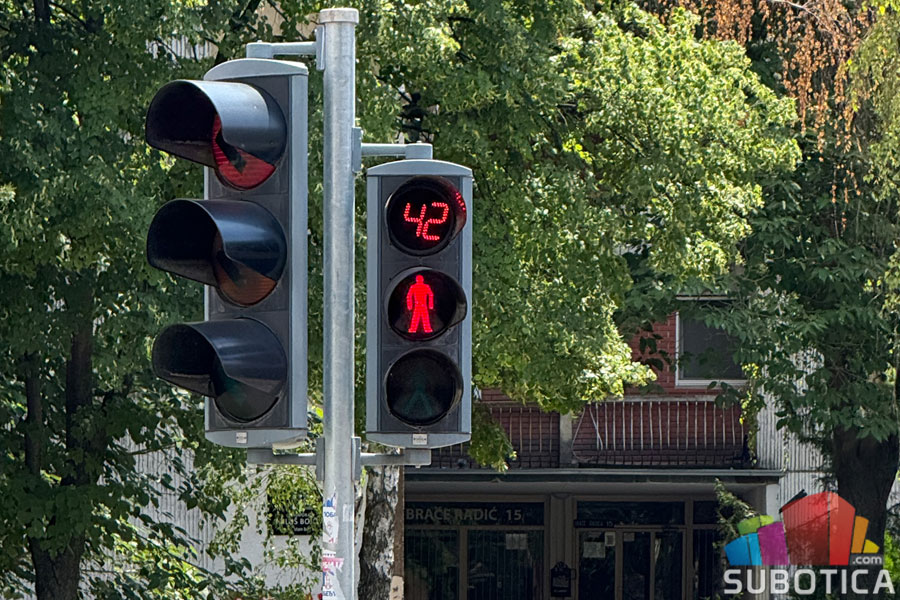 Na raskrsnicama postavljeni displeji sa odbrojavanjem i govornim modulima