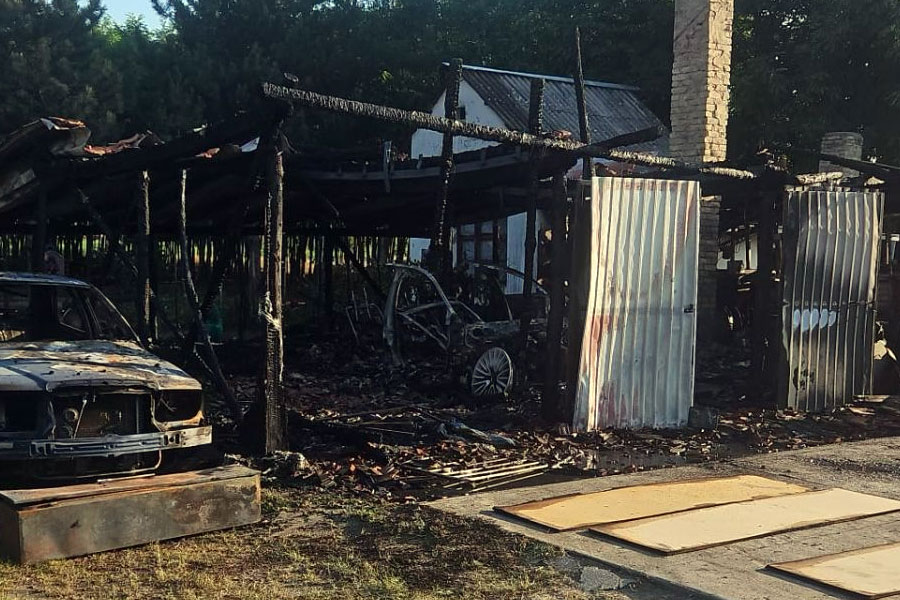 U požaru u radionici goreli skupoceni automobili, Zlatko pokušava da se oporavi od velike štete