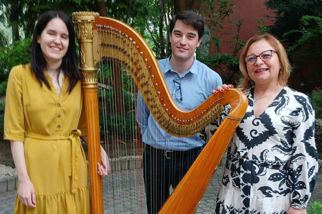 Budimpeštanski orkestar poklonio harfu subotičkoj Muzičkoj školi