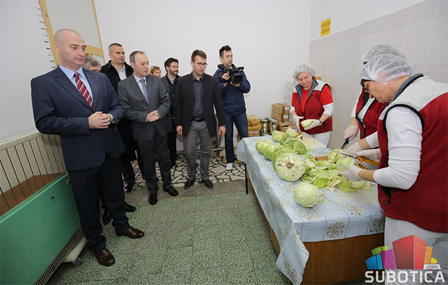 Fondacija "Divac" uručila donaciju Narodnoj kuhinji