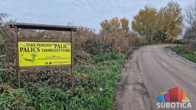 Divlja deponija nekoliko metara od obale jezera Palić