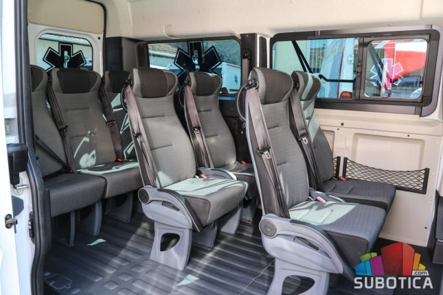 Hitna pomoć dobila novi minibus za prevoz pacijenata kojima je neophodna dijaliza
