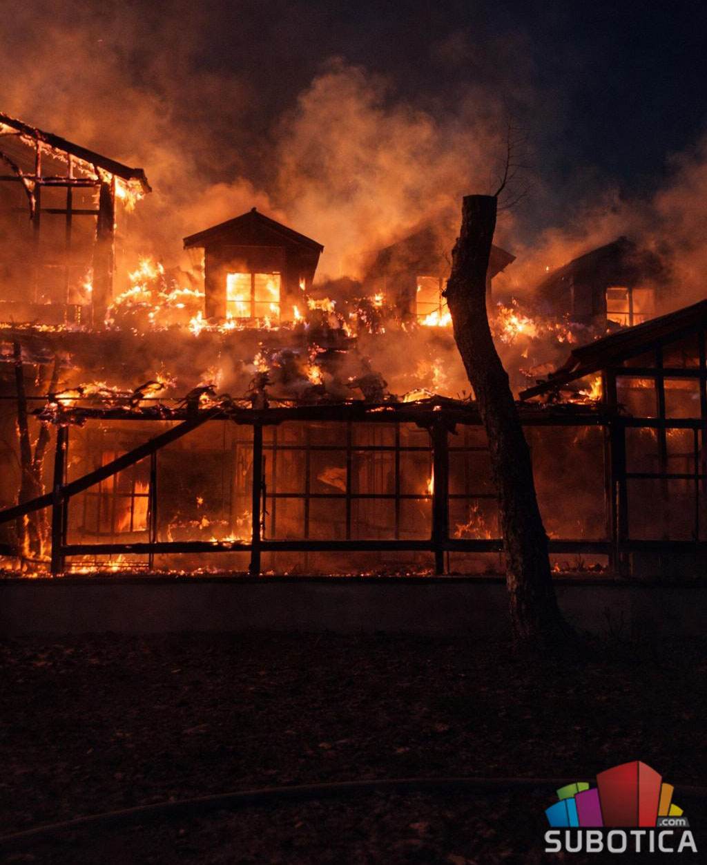 Požar na Paliću: „Mala gostiona“ gotovo potpuno izgorela