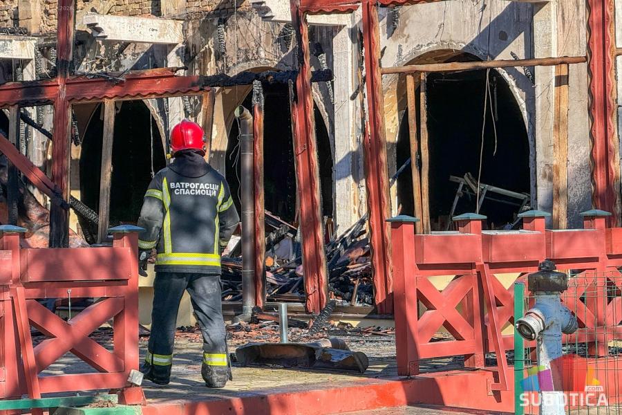 Požar na Paliću: „Mala gostiona“ gotovo potpuno izgorela