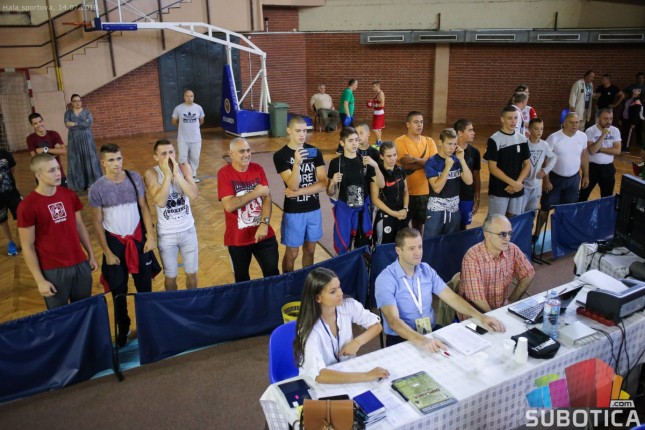 Boks: "Zlatna rukavica" za Rusa Karibiana, Ametović najbolji domaći takmičar