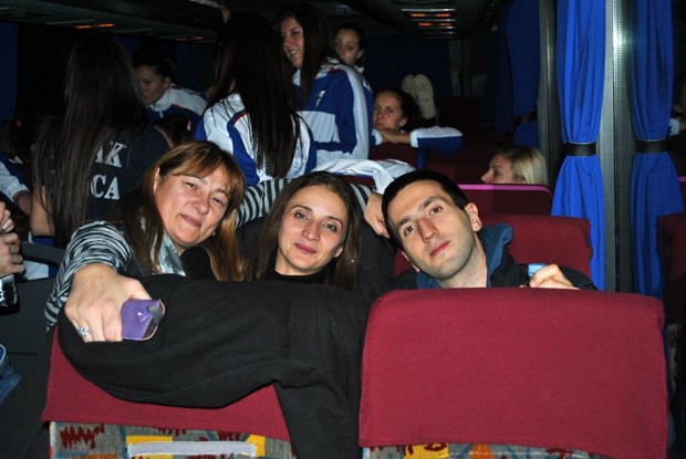 Odbojkašice 12 časova zaglavljene kod Feketića, a odbojkaši 9