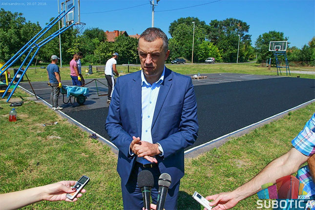 Počelo postavljanje tartan podloge na terenu u Aleksandrovu