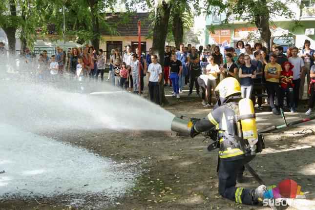 Održana pokazna vežba gašenja požara i spasavanja u Školskom centru "Dositej Obradović"