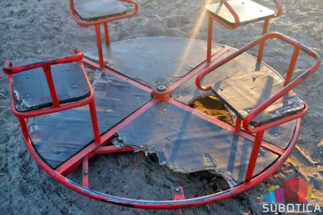 Umesto bezbrižnog mesta za igranje, dečja igrališta zapuštena