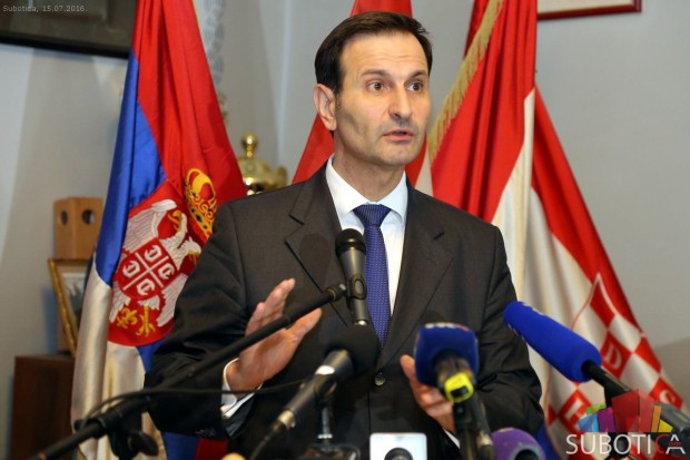 Šefovi diplomatije Srbije i Hrvatske na godišnjici DSHV