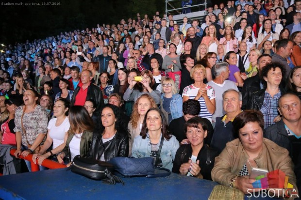 Oko 6.000 posetilaca uživalo u hitovima Dina Merlina