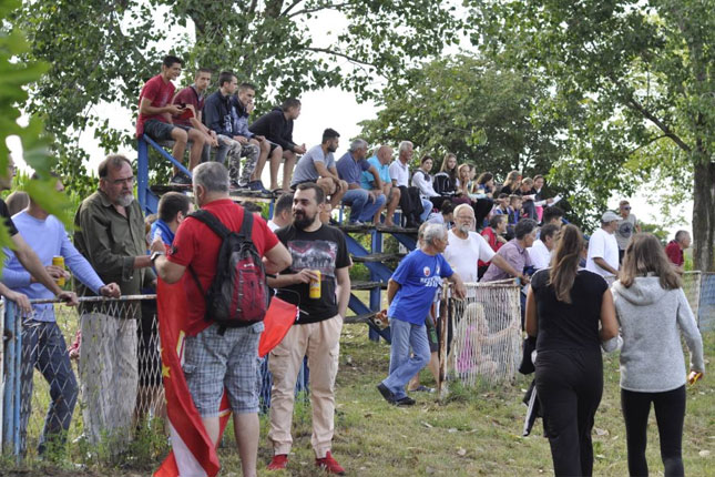 Fudbal: Veterani Crvene zvezde gostovali u Višnjevcu povodom jubileja 70 godina FK "Udarnik"