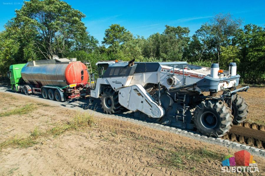 U toku radovi na uređenju atarskih puteva u Tavankutu i Maloj Bosni
