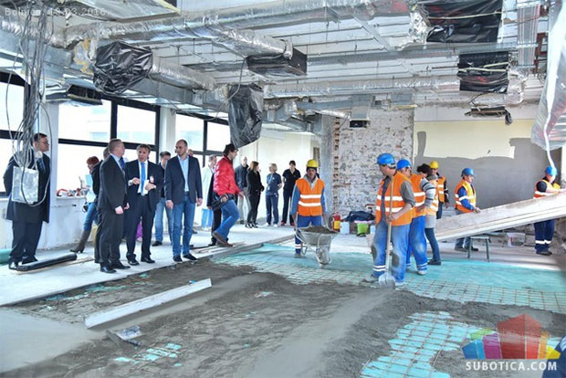 Pajtić obišao radove na rekonstrukciji operacionog bloka Opšte bolnice
