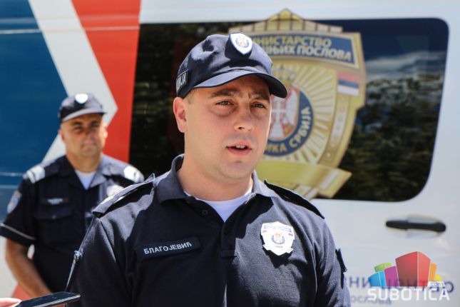 Subotičani isprobali "pijane naočare", edukativna akcija subotičke policije u centru grada