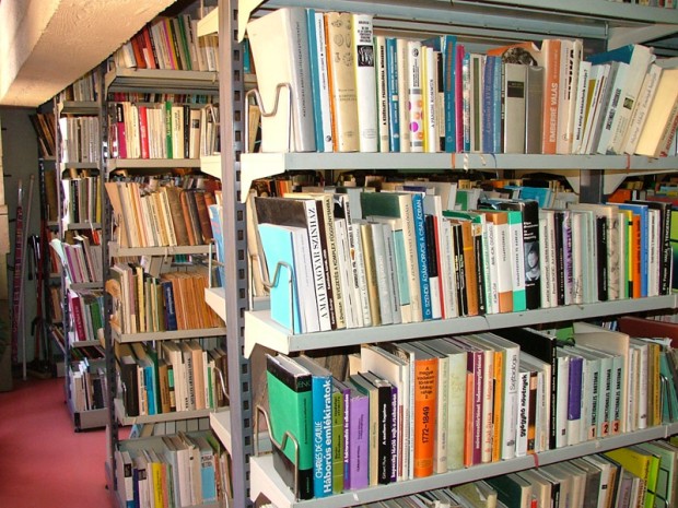 Dok ne stigne klima dobri su i ventilatori (Gradska biblioteka)