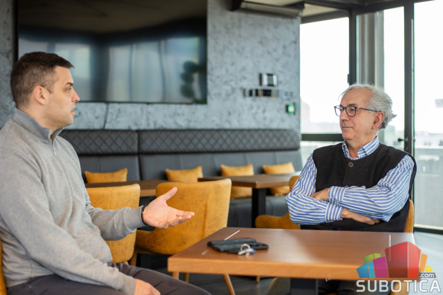 Radomir Ninkov - nastavnik istorije koji kroz duborez spaja duhovnost i umetnost