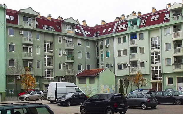 Muke stanara tri zgrade na Radijalcu