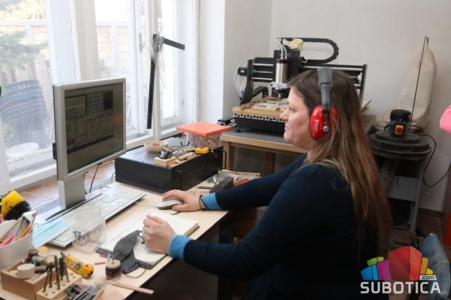 Nedelja nežnijeg pola - Stolarska radionica za proizvodnju ekoloških igračaka ponos sestara Julije i Silvije