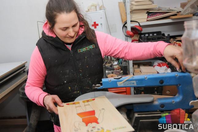 Nedelja nežnijeg pola - Stolarska radionica za proizvodnju ekoloških igračaka ponos sestara Julije i Silvije