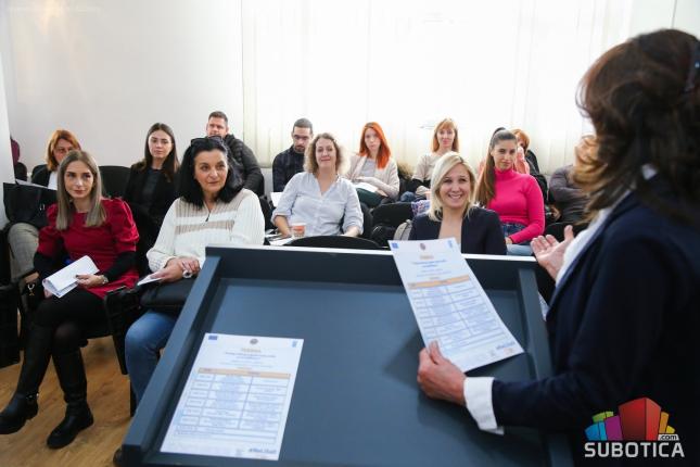 Udruženje "ZaJedno" osniva Radni centar za izradu sveća i sapuna za osobe sa invaliditetom