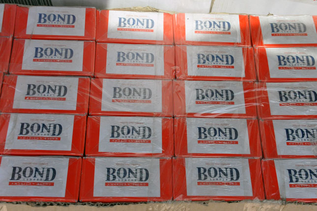 Na periferiji grada otkriven magacin sa većom količinom cigareta i falsifikovanim alkoholom