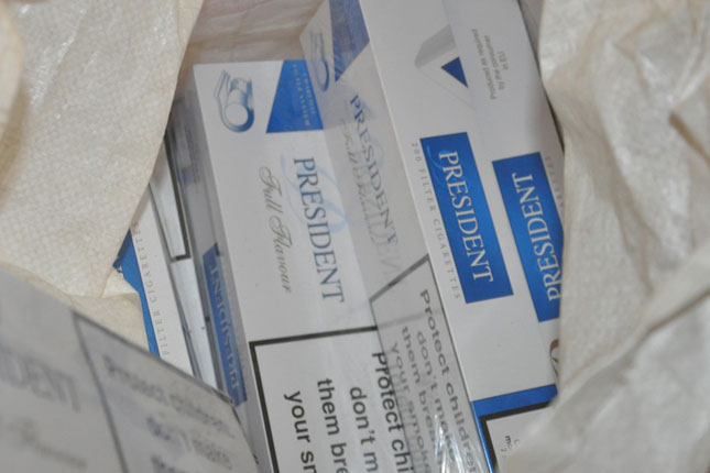 Na periferiji grada otkriven magacin sa većom količinom cigareta i falsifikovanim alkoholom