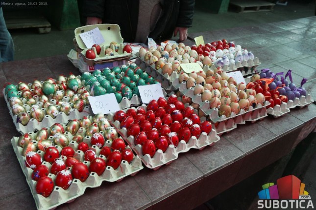 Prodavci na Mlečnoj pijaci spremni za uskršnje praznike