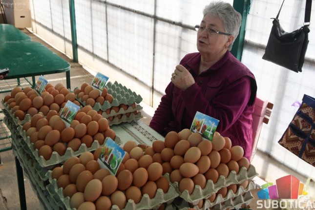 Prodavci na Mlečnoj pijaci spremni za uskršnje praznike