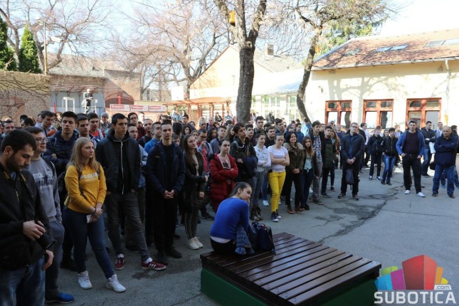Srednjoškolci iz Srbije testirali znanje iz fizike