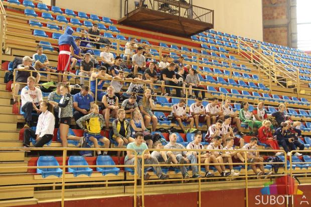 Počela borba za trofej 34. "Vojvođanske zlatne rukavice"