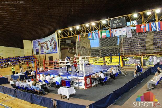 Počela borba za trofej 34. "Vojvođanske zlatne rukavice"