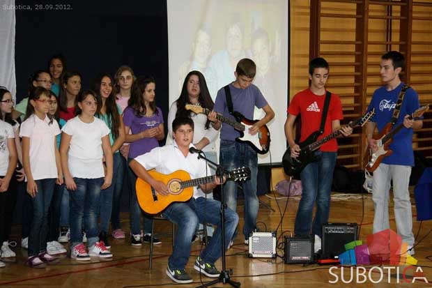 Deca sa Kosova u poseti OŠ "Sonja Marinković"