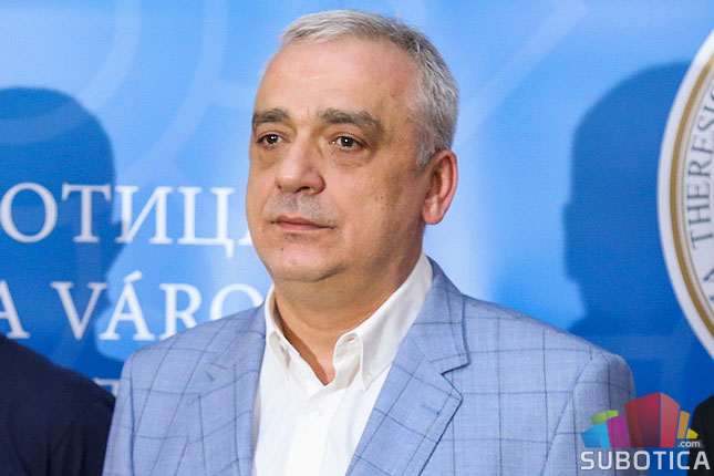 Bakić: Epidemiološku situaciju održaćemo pod kontrolom samo kroz veću stopu vakcinacije