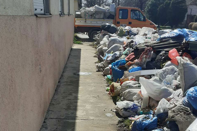 Prolećna akcija odvoženja kabastog otpada zatrpala ulice Čantavira smećem